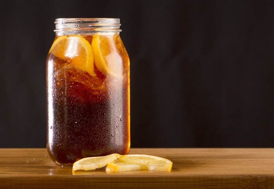 mason jar of upteamus tea with lemon wedges